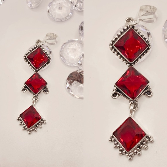 Elegant Garnet 3 Gemstone Drop Handmade Pendant - Picture 4 of 7